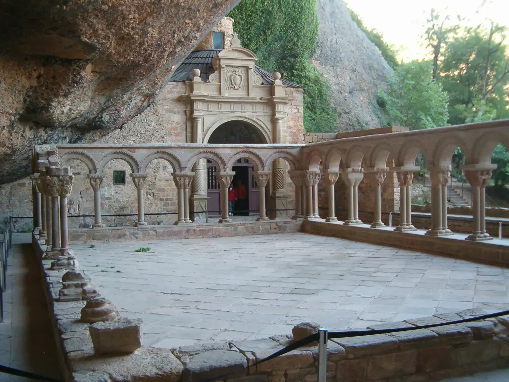 Claustro del Monasterio de San Juan de la Penna